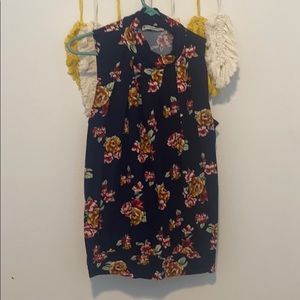 Print sleeveless top